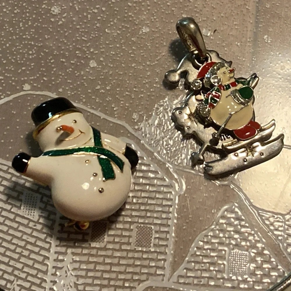 SNOWMAN PENDANT WITH SILVER TONE CHAIN NECKLACE AND SNOWMAN PIN - BOTH UNSIGNED